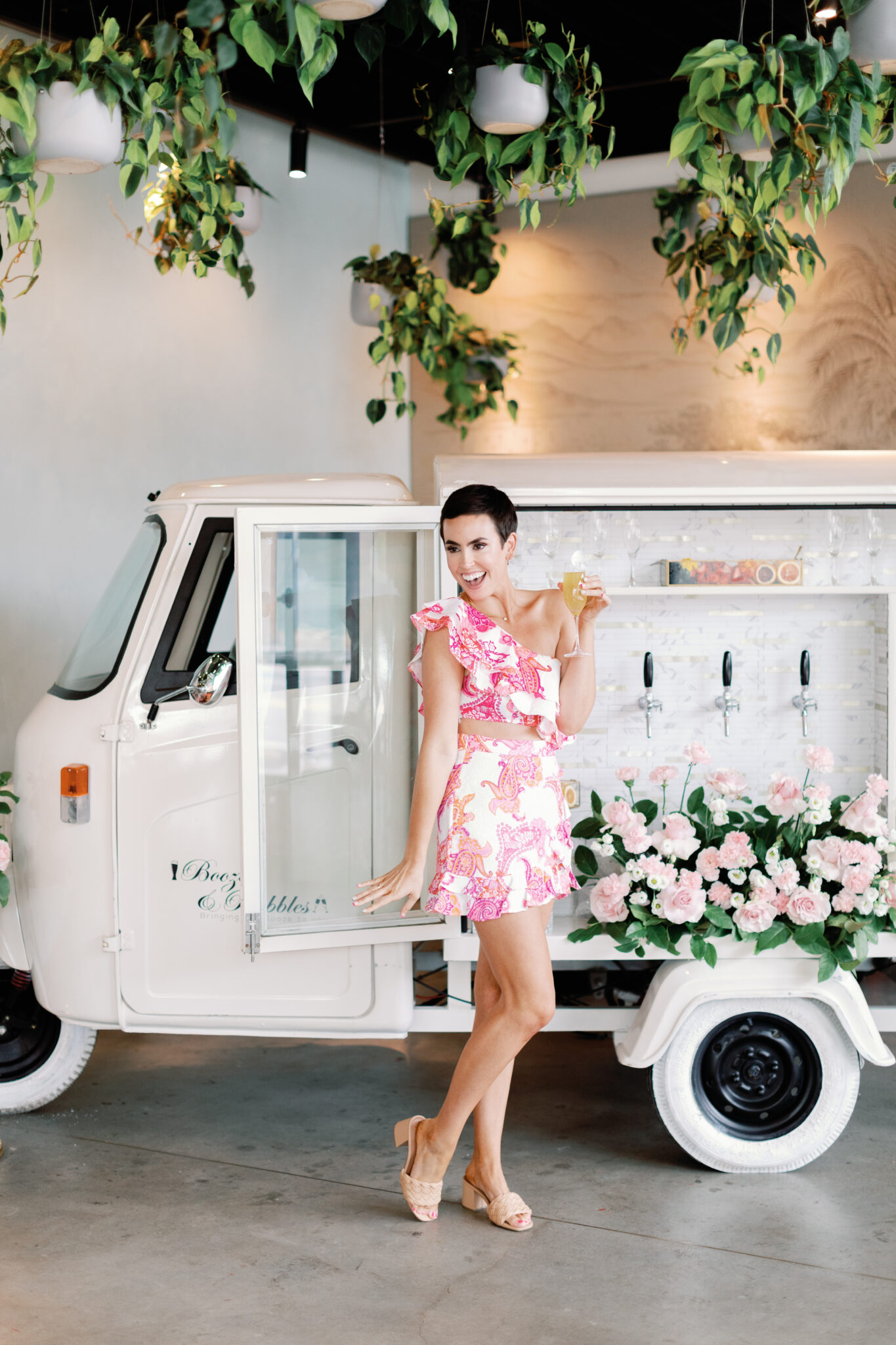 Booze & Bubbles Bringing The Booze To You