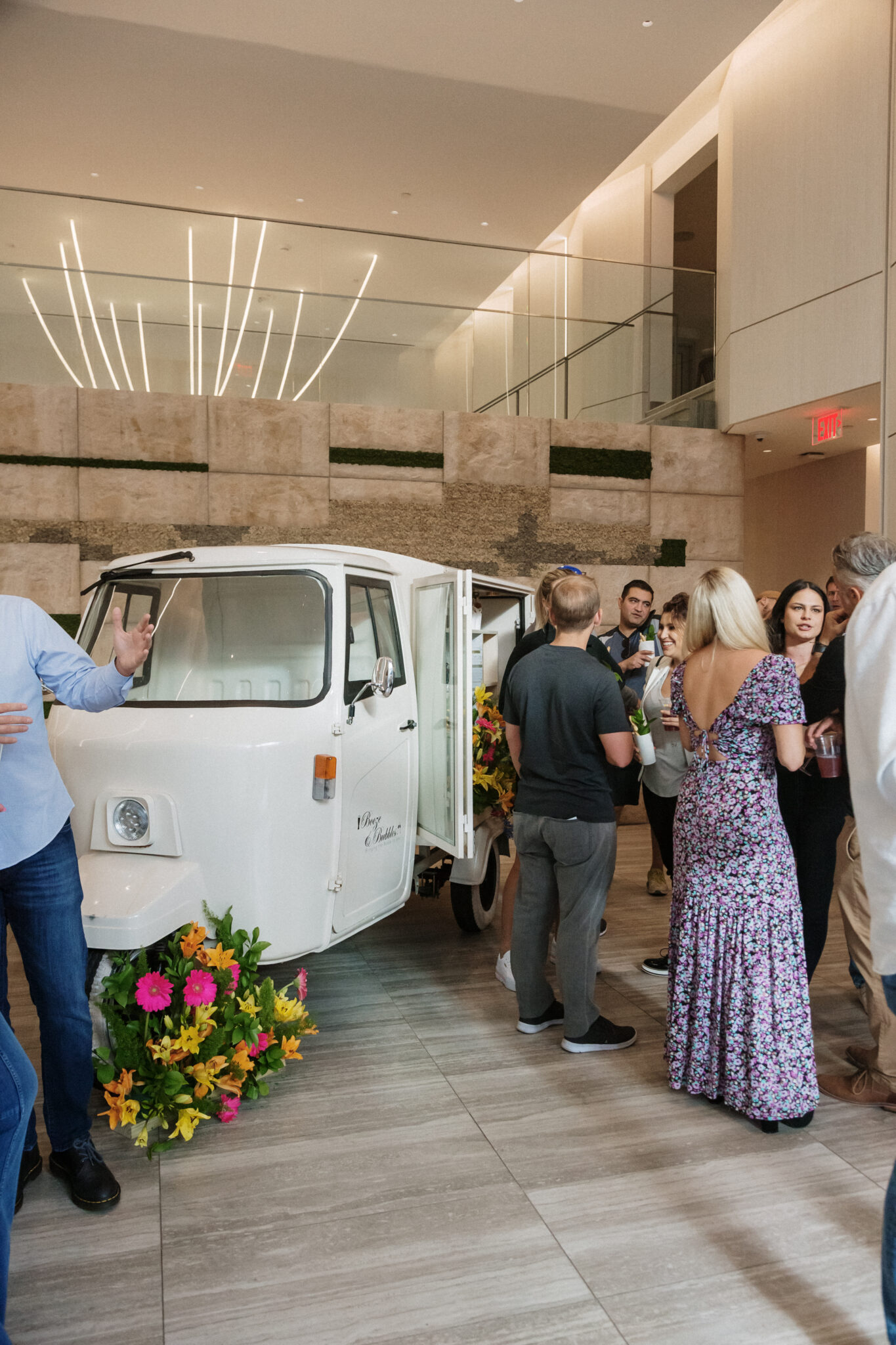 Booze & Bubbles Bringing The Booze To You